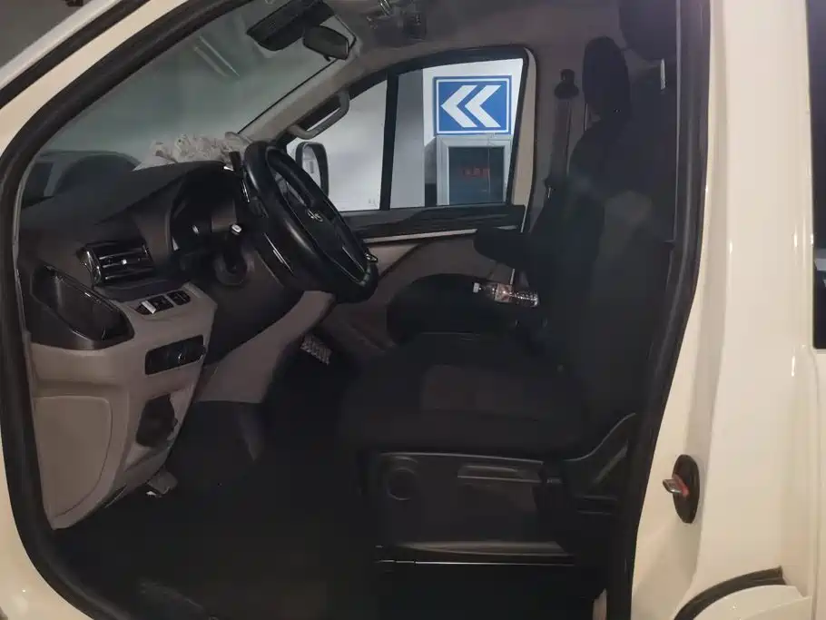 Maxus V70 — миниатюра 9