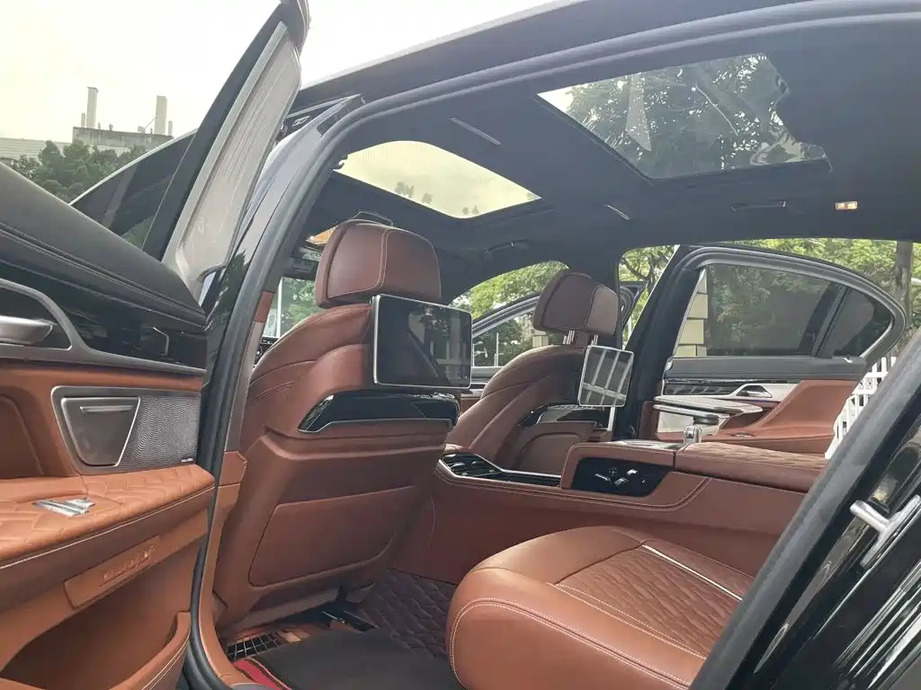 BMW 7 Series — миниатюра 5