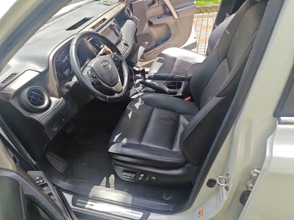 Toyota RAV4 — миниатюра 8