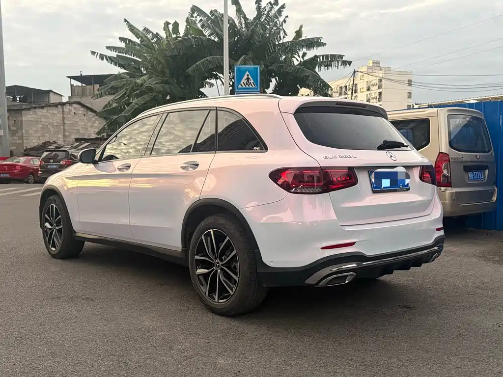 MERCEDES-BENZ GLC