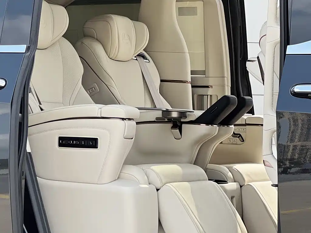 Lexus LM — миниатюра 8
