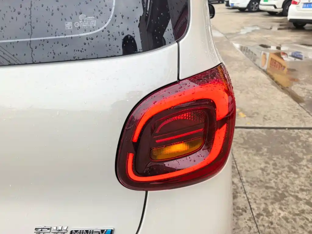 Wuling MINIEV — миниатюра 8