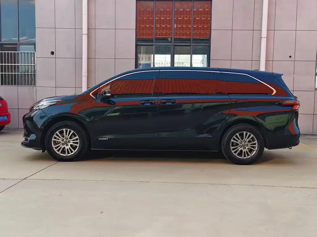 Toyota Sienna — миниатюра 6