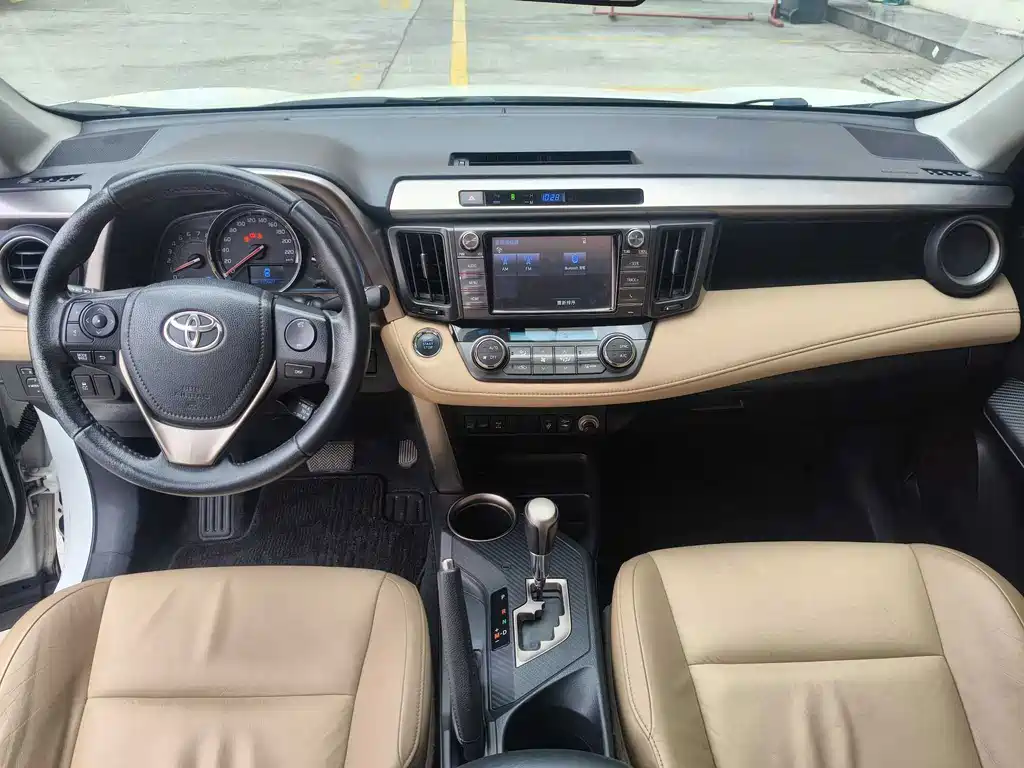 Toyota RAV4 — миниатюра 7