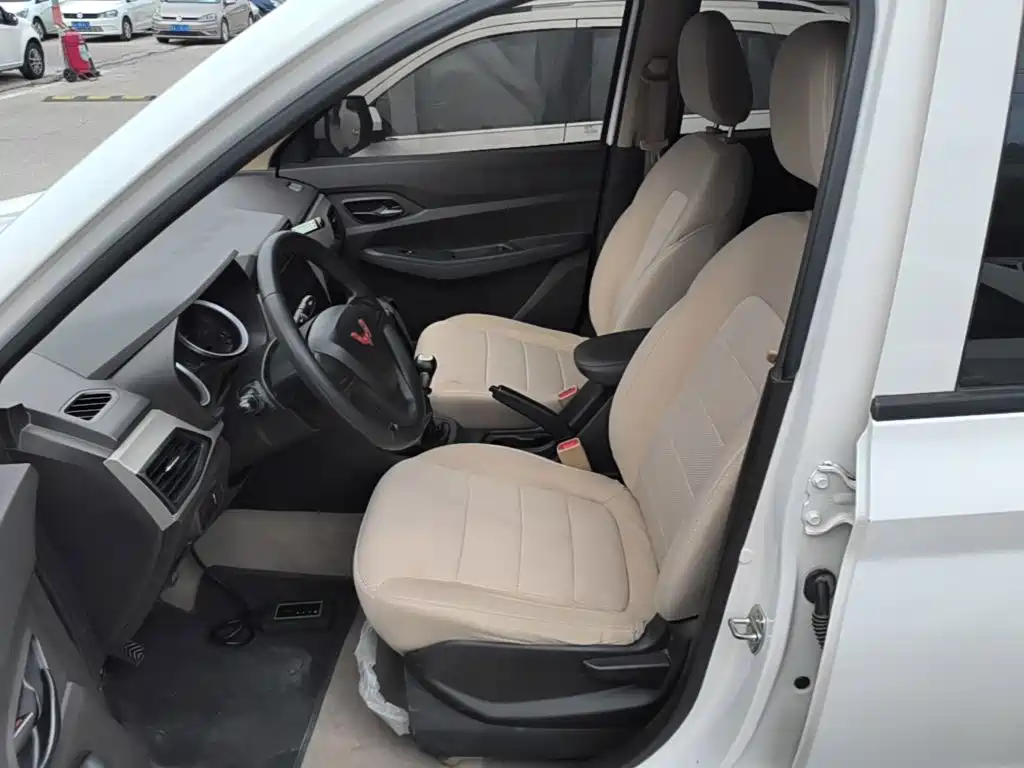 Wuling Hongguang — миниатюра 15