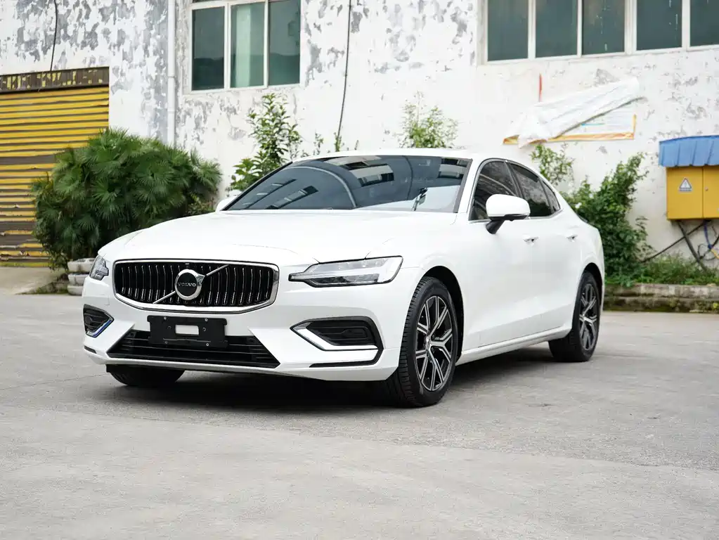 Volvo S60 2025 B4 Smart Leisure Luxury Edition