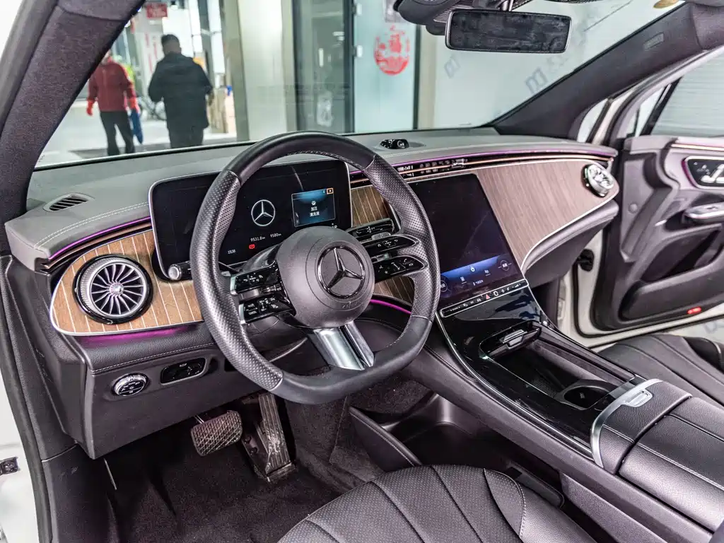 MERCEDES-BENZ EQE SUV