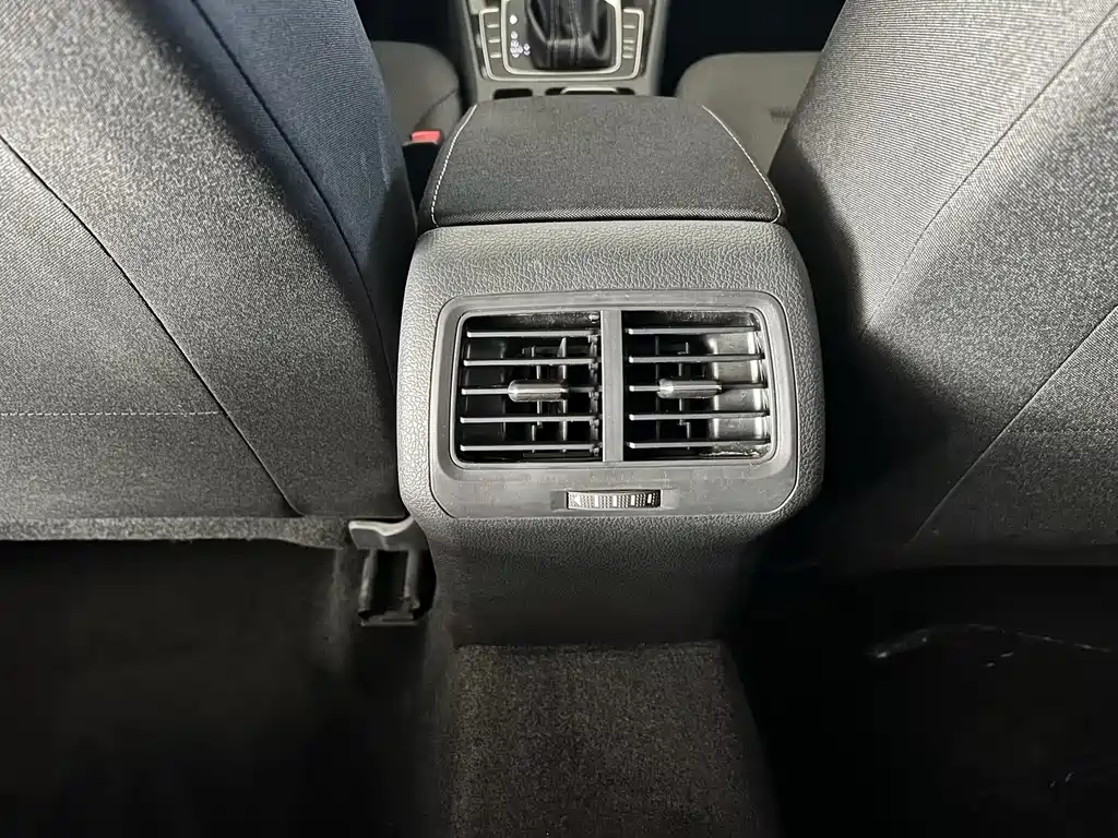 Volkswagen Golf — миниатюра 10