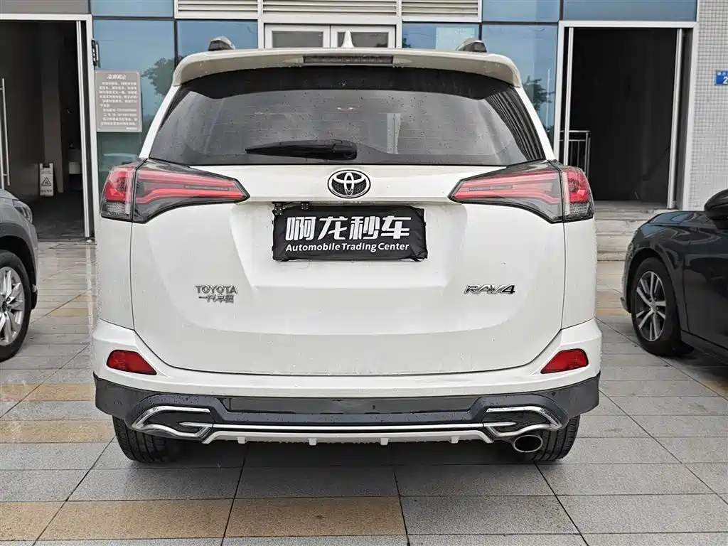 Toyota RAV4 — миниатюра 8