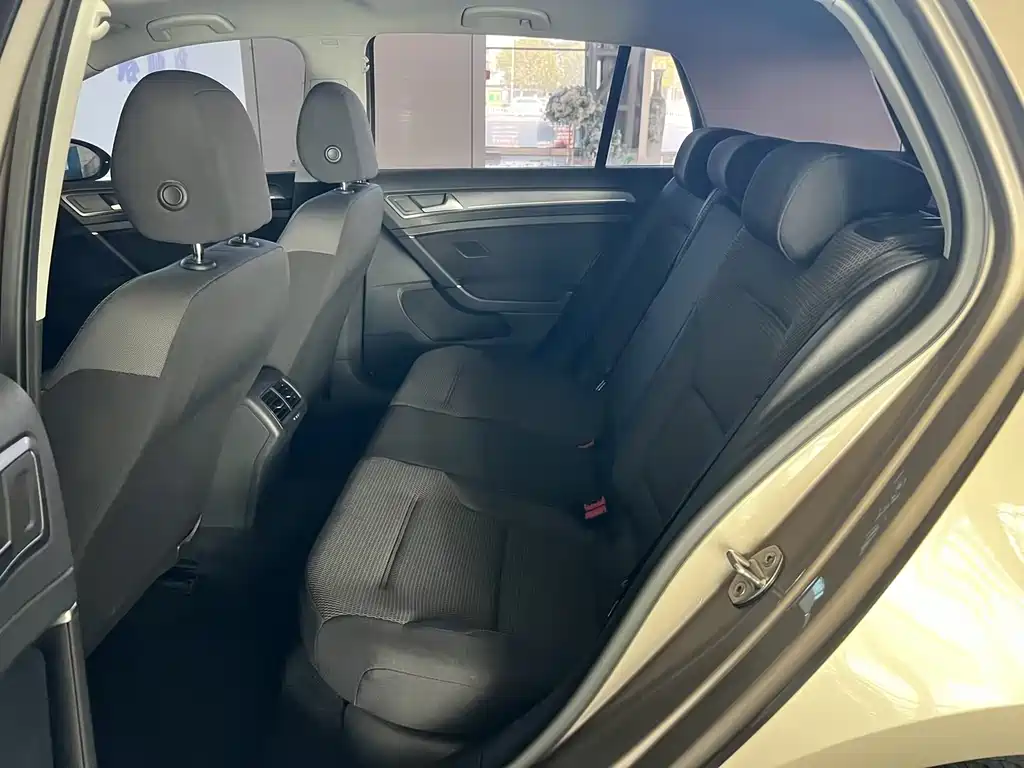 Volkswagen Golf — миниатюра 24