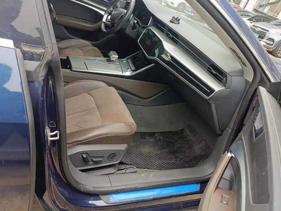 Audi A7L — миниатюра 8