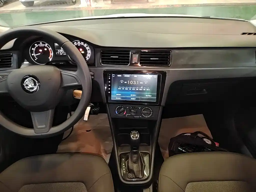 Skoda Rapid Spaceback — миниатюра 13