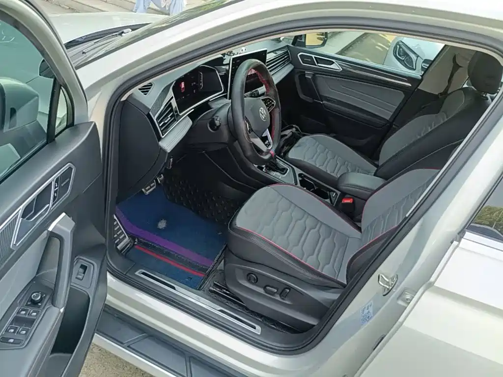 Volkswagen Tiguan L — миниатюра 16