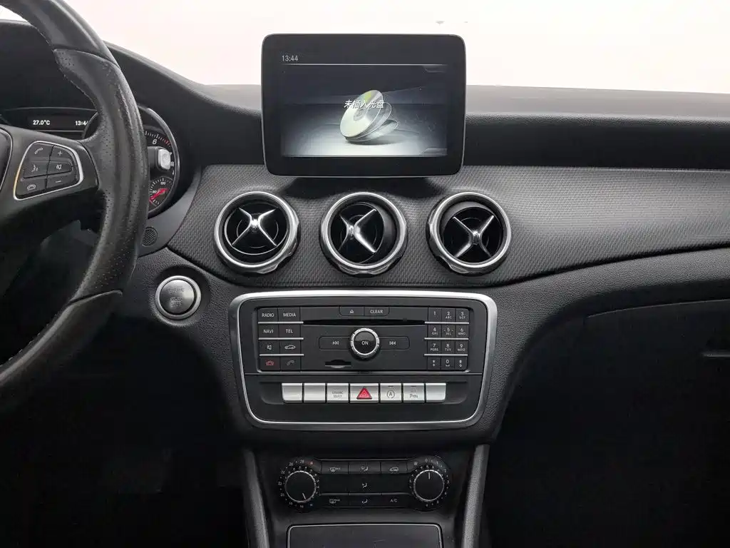 Mercedes-Benz GLA — миниатюра 12