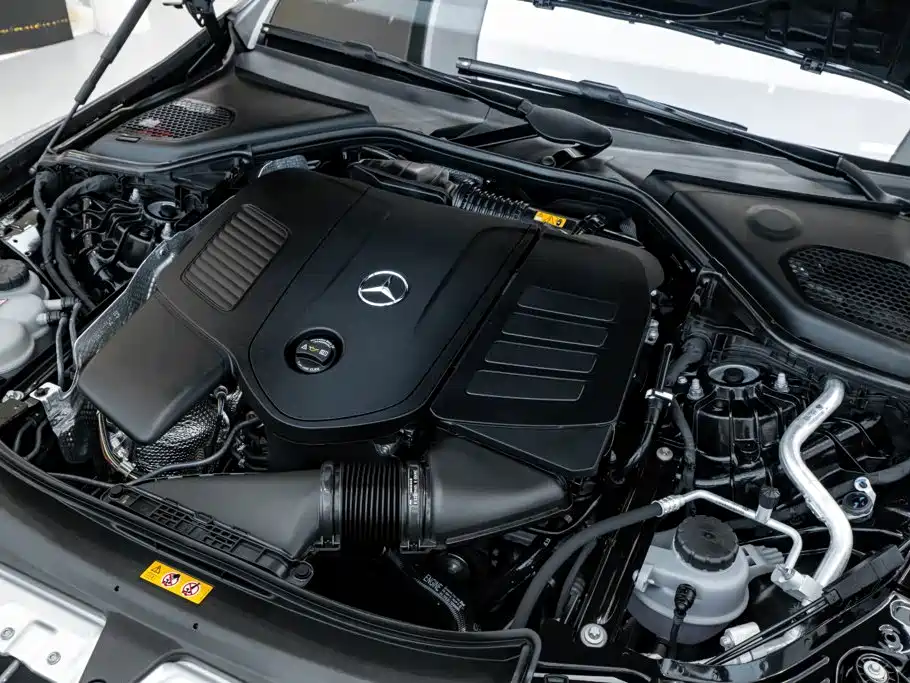 Mercedes-Benz E-Class — миниатюра 11