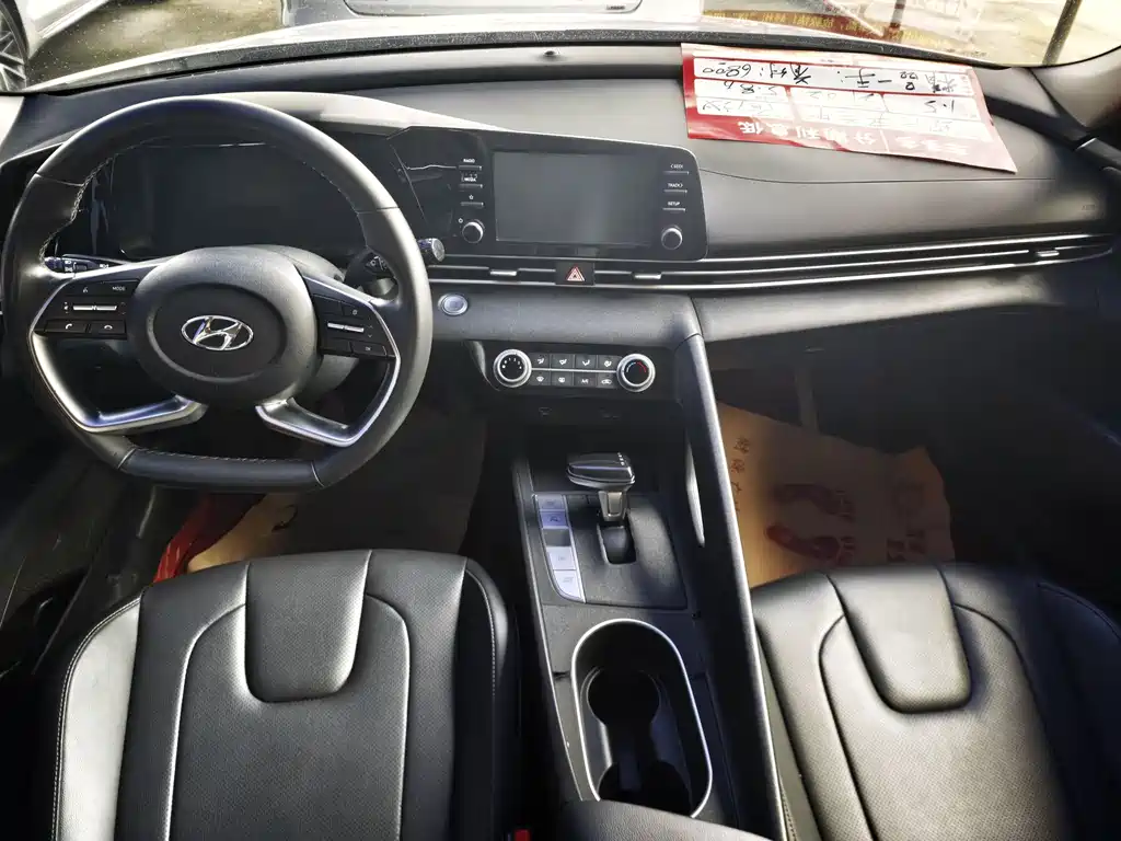 Hyundai Elantra — миниатюра 6
