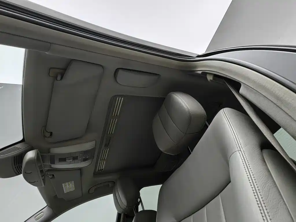 Mercedes-Benz E-Class — миниатюра 14
