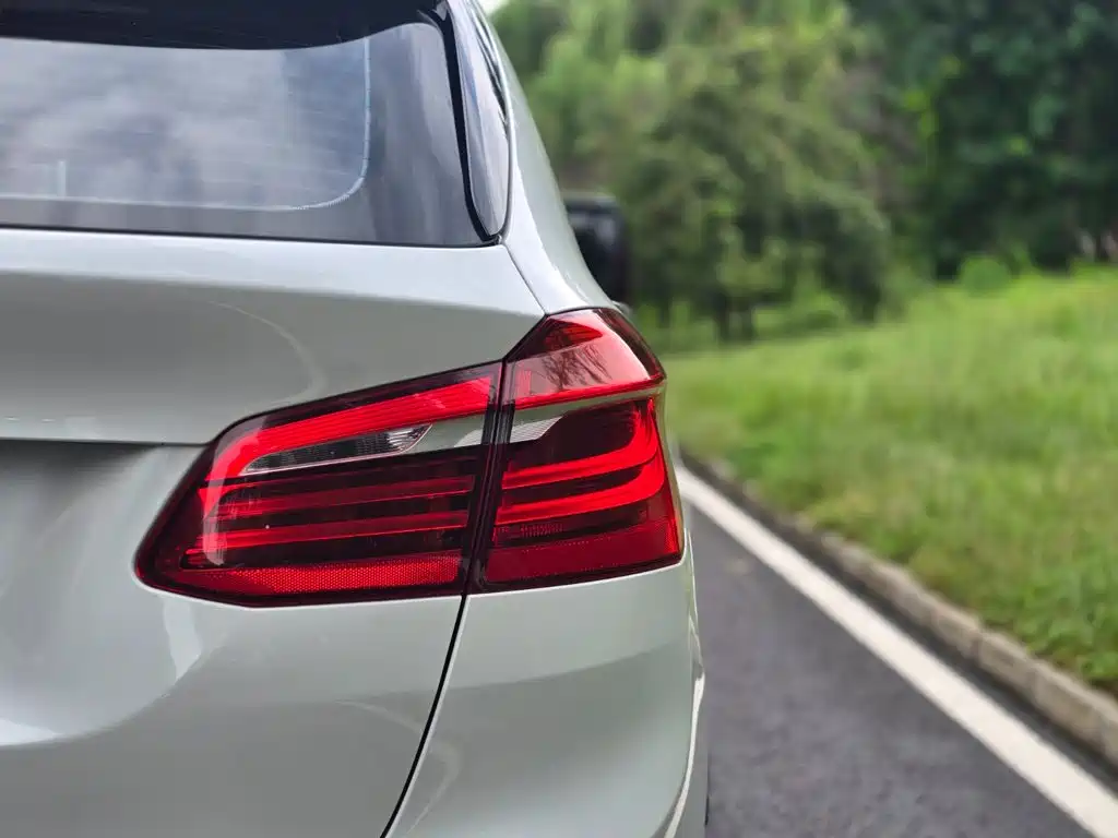 BMW 2 Series Active Tourer — миниатюра 9