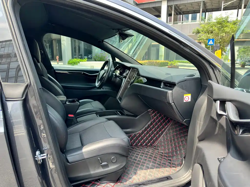 Tesla Model X — миниатюра 12