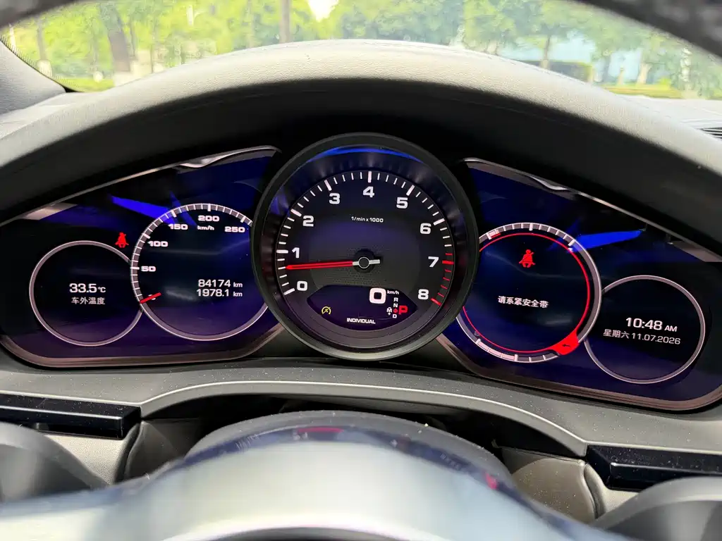 Porsche Cayenne — миниатюра 15