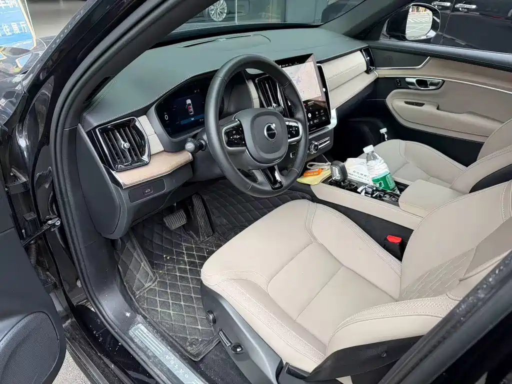 Volvo XC90 — миниатюра 3