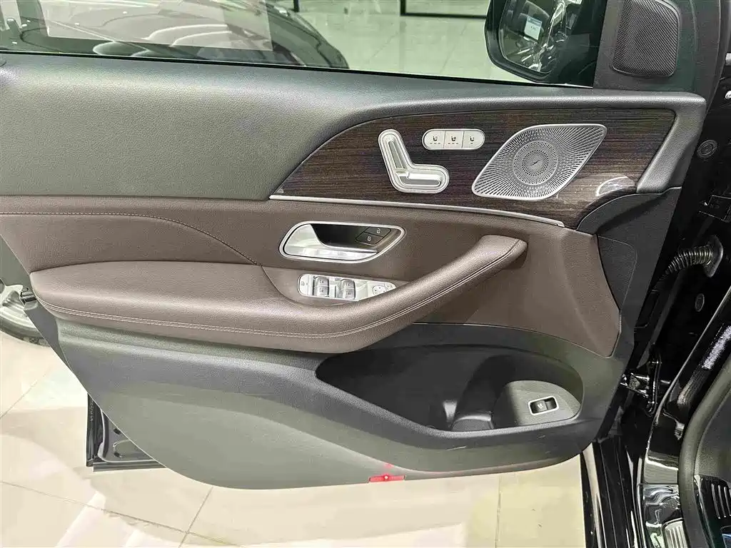Mercedes-Benz GLE (Import) — миниатюра 6