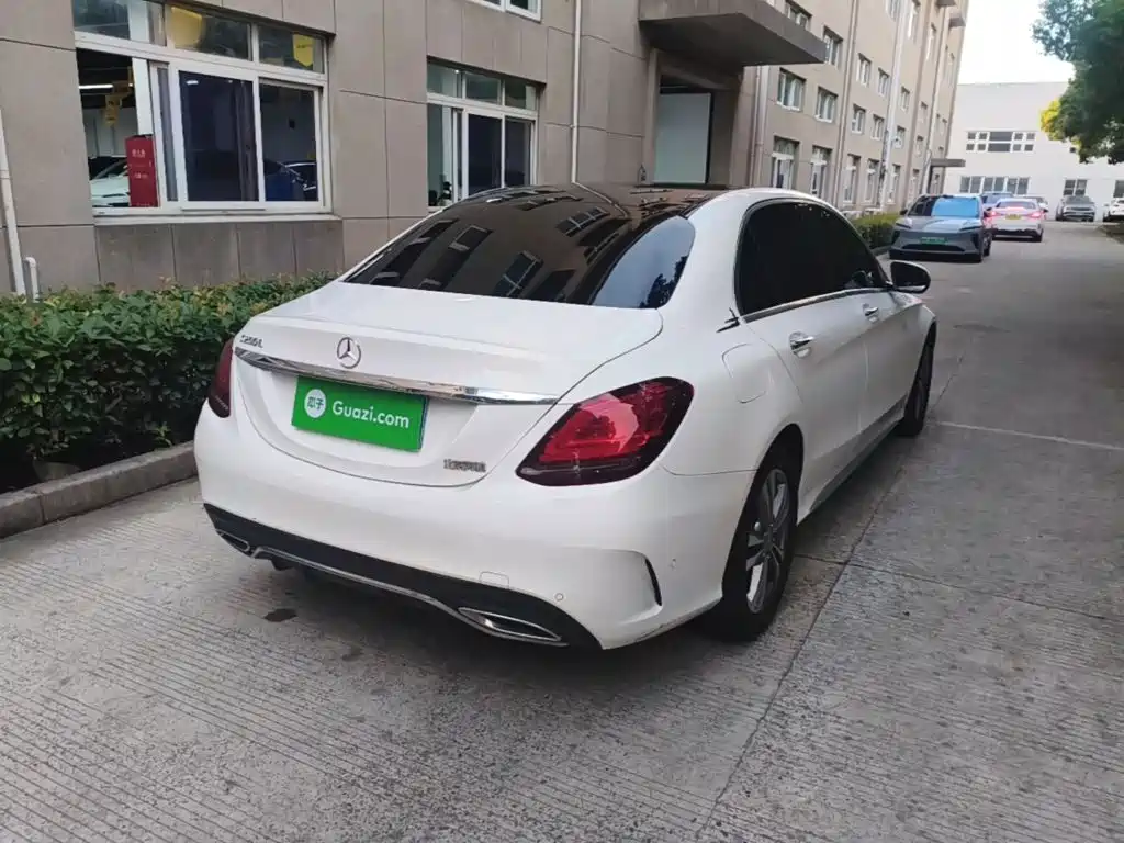 Mercedes-Benz C-Class — миниатюра 7