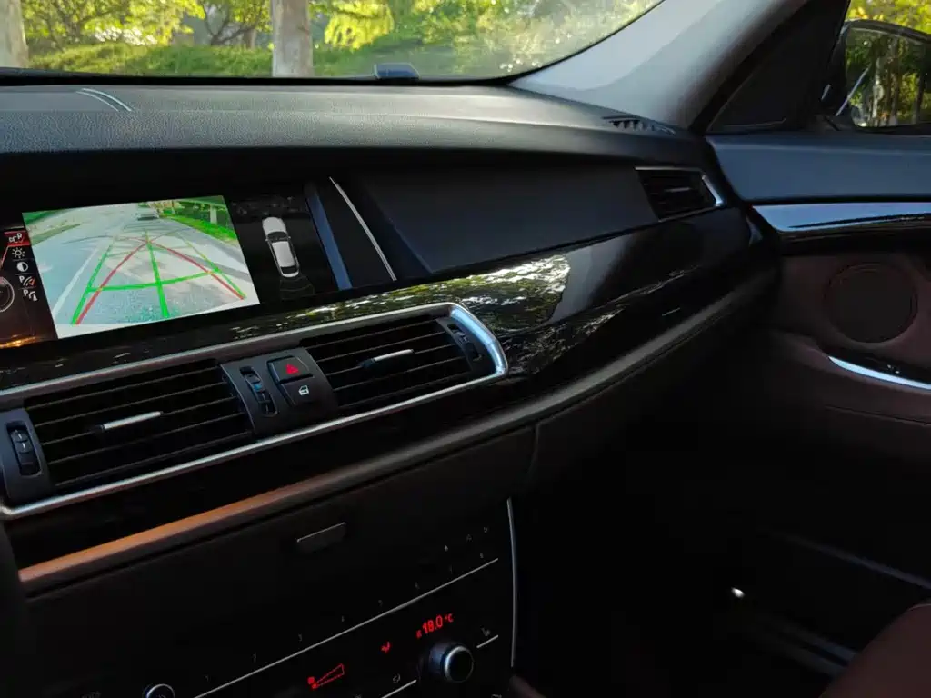 BMW 5 Series GT — миниатюра 5