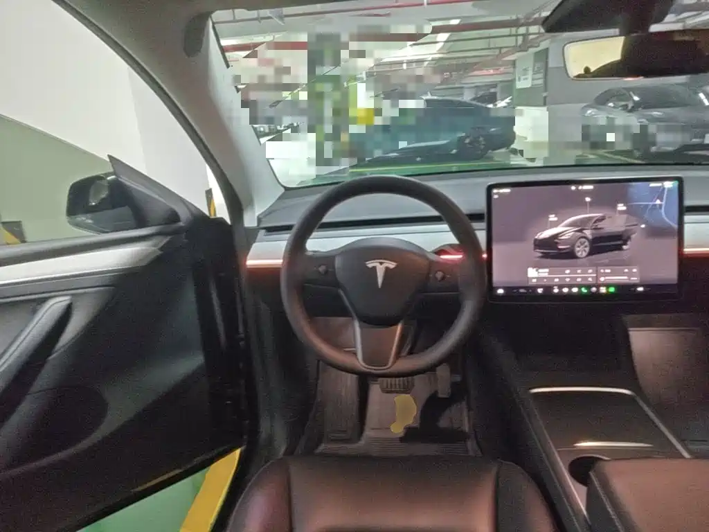 Tesla Model Y — миниатюра 11