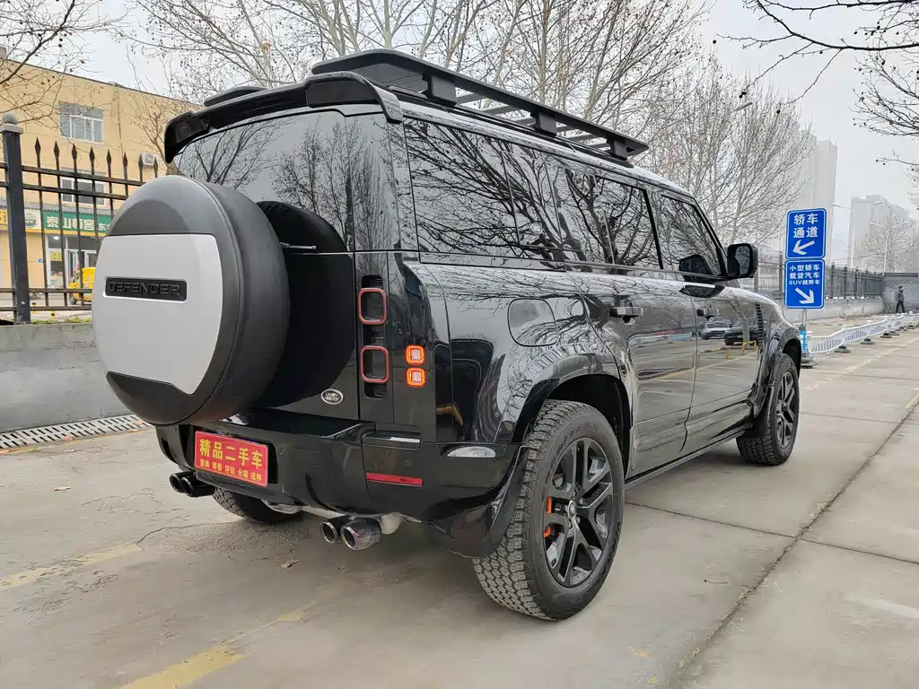 LAND ROVER DEFENDER