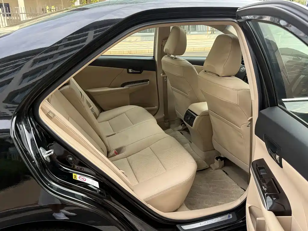 Toyota Camry — миниатюра 5