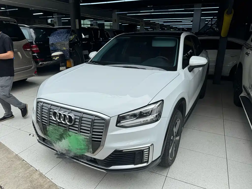 Audi Q2L E-tron