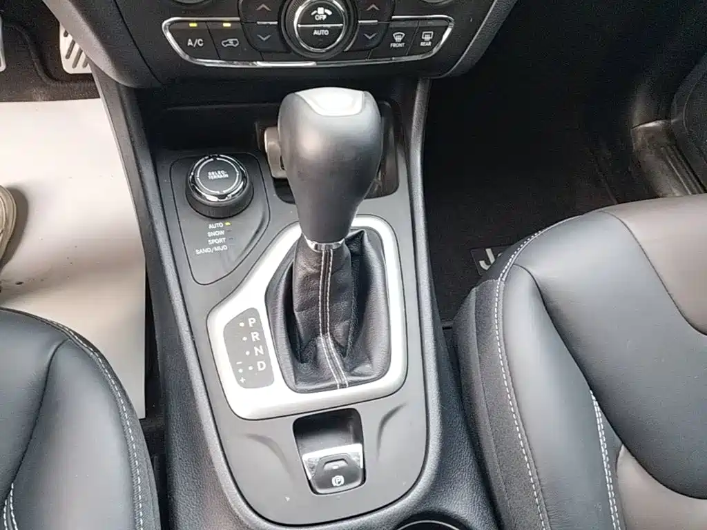 Jeep Cherokee — миниатюра 14