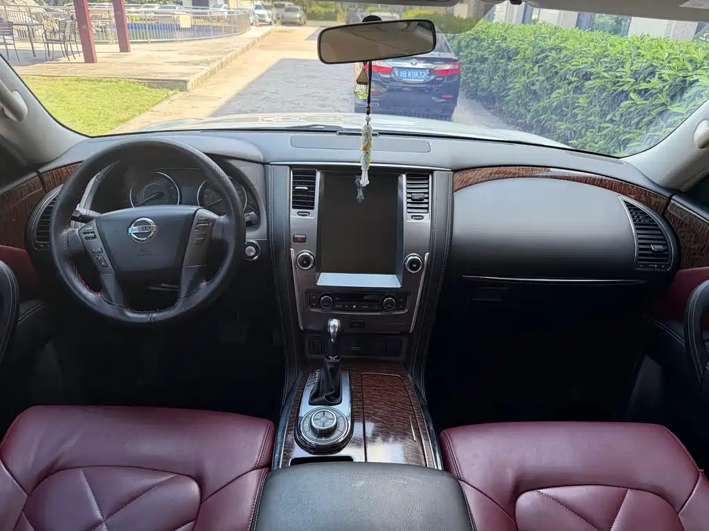 Nissan Patrol — миниатюра 5