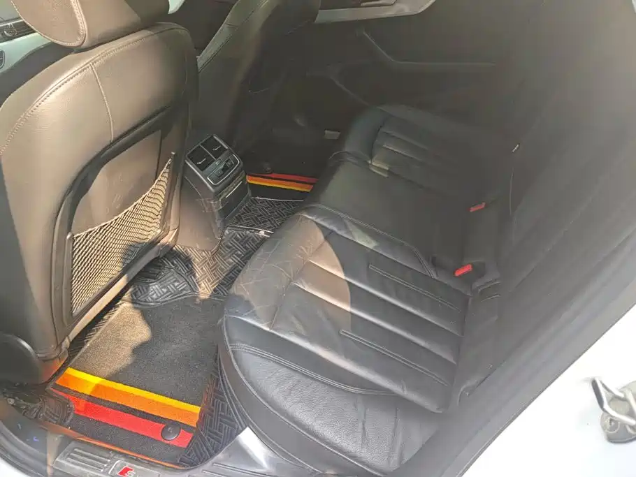 Audi A4L — миниатюра 11