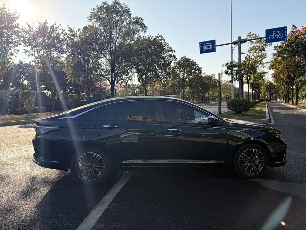 DONGFENG YI HYUN MAX