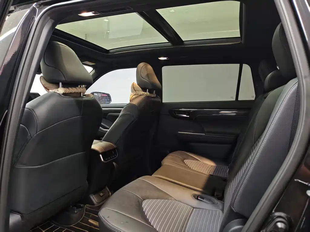 Toyota Crown Kluger — миниатюра 6
