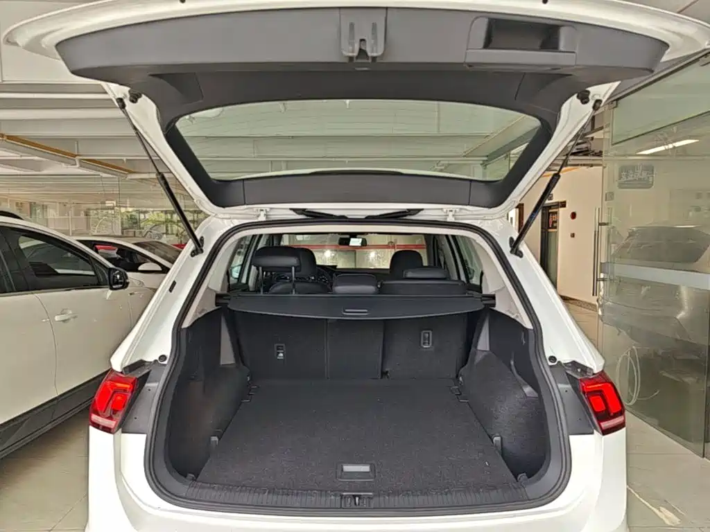 Volkswagen Tiguan L — миниатюра 19
