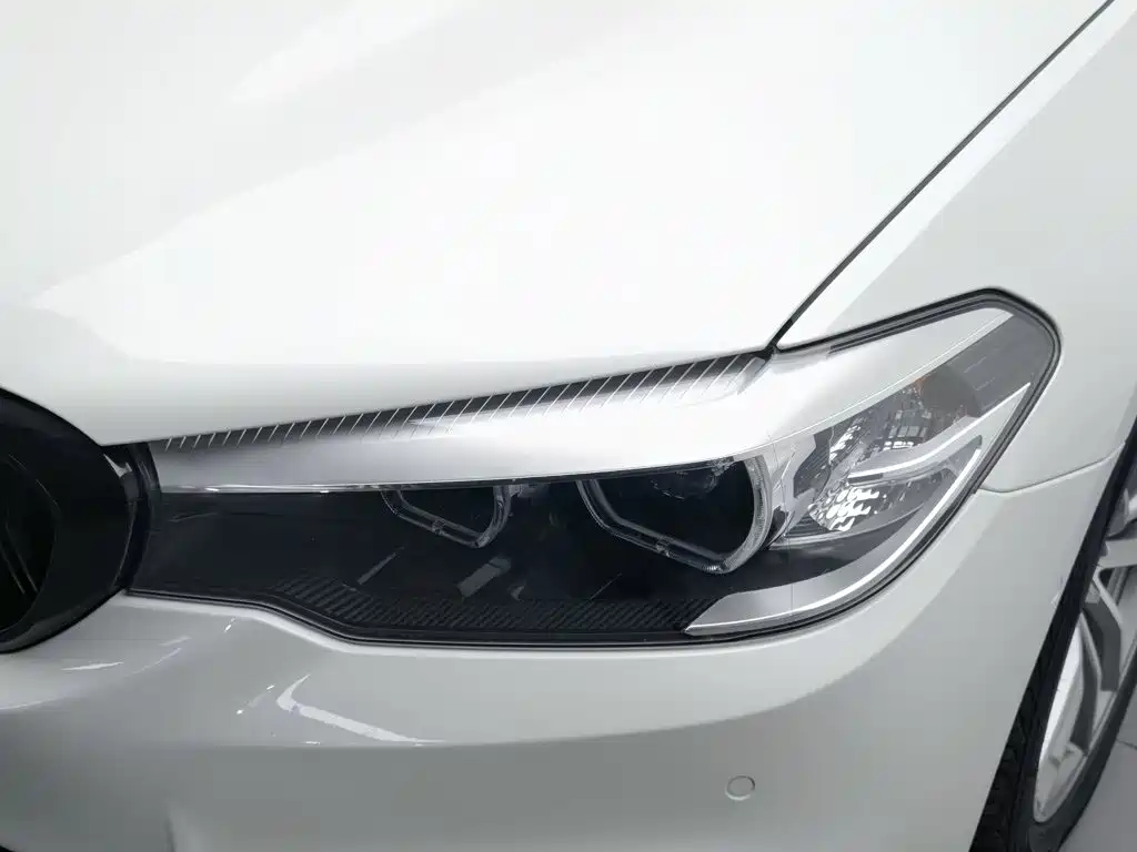 BMW 5 Series — миниатюра 7
