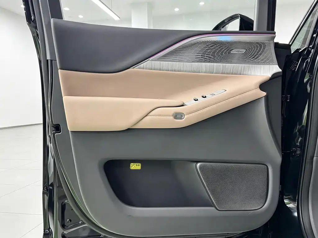 XPeng X9 — миниатюра 13