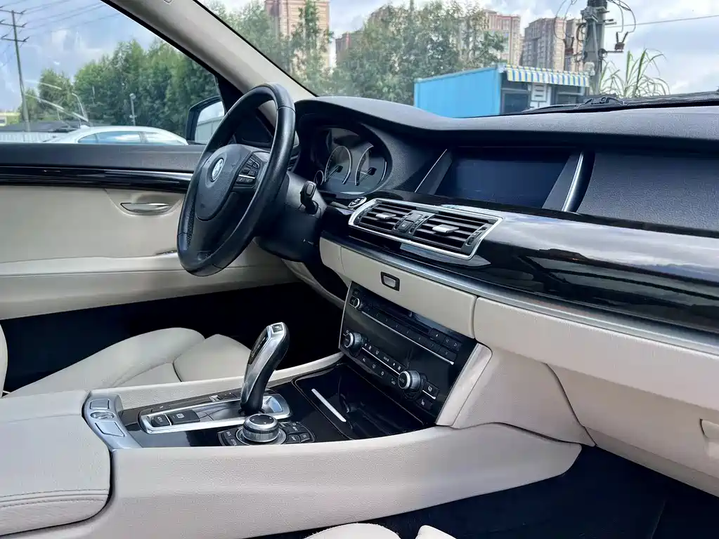 BMW 5 Series GT — миниатюра 16