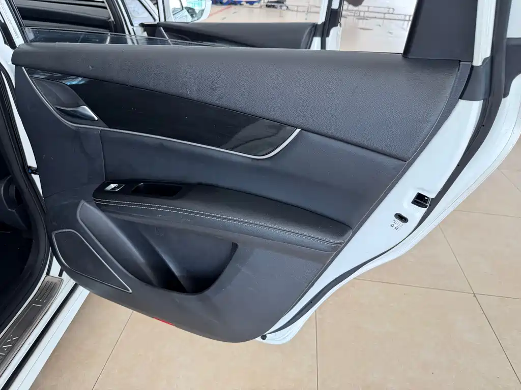 BYD MAX — миниатюра 15