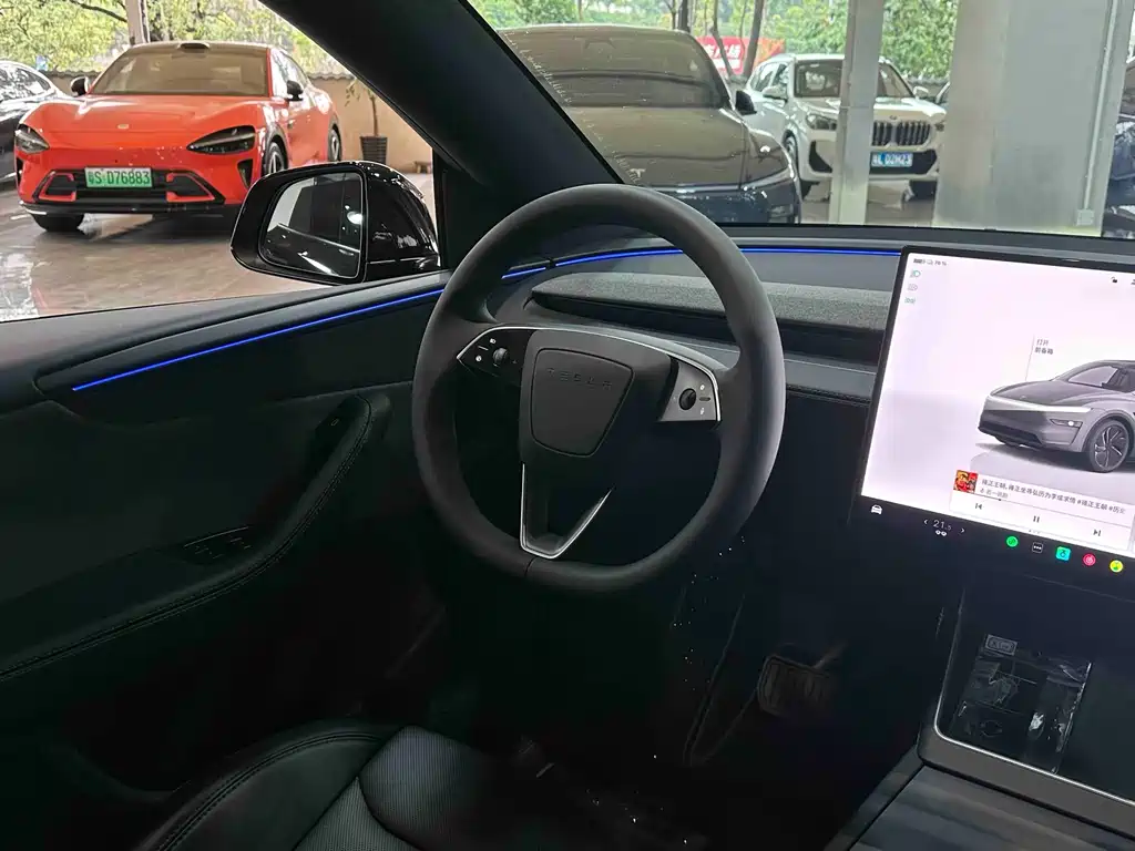TESLA MODEL Y