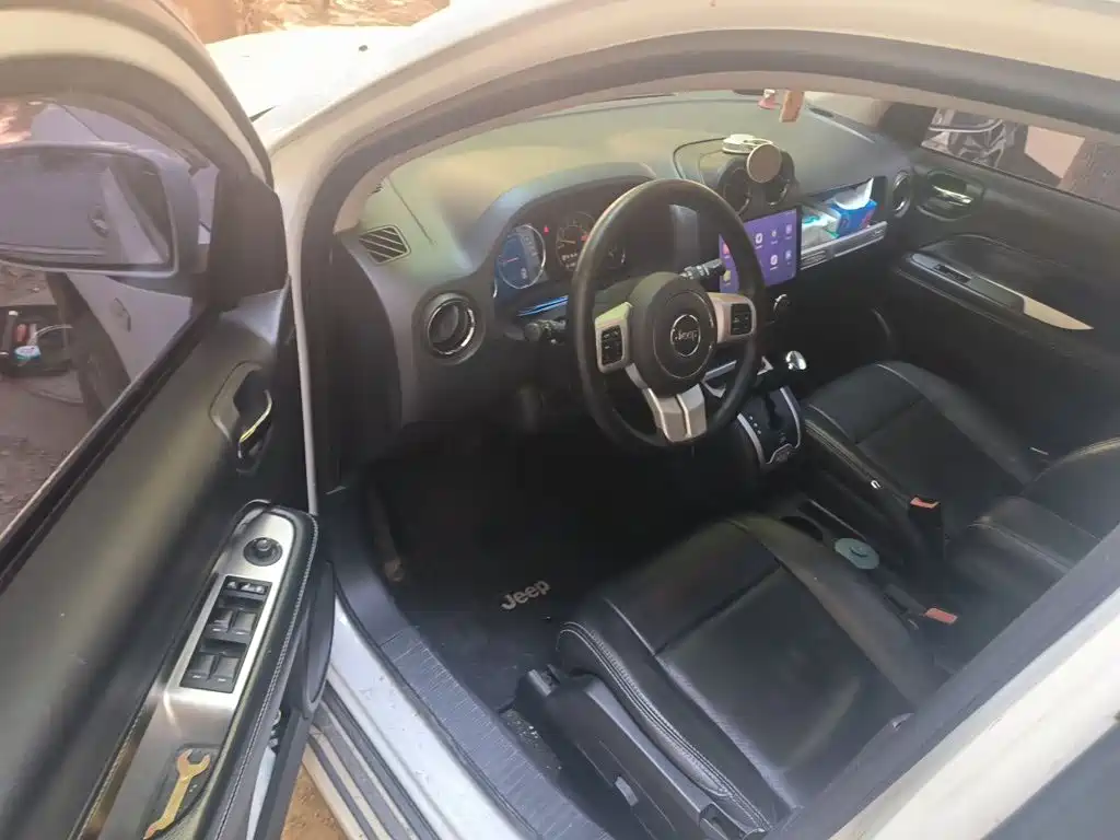 Jeep Compass (Import) — миниатюра 17