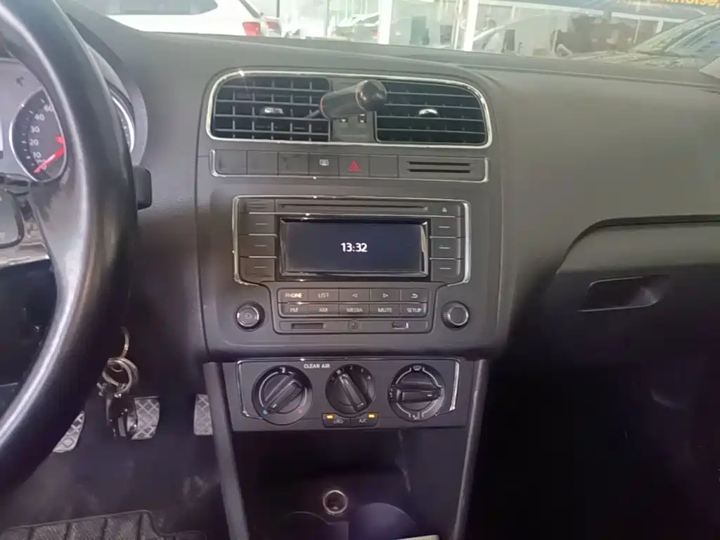 Volkswagen Polo — миниатюра 13