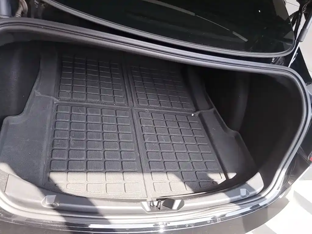 Tesla Model 3 — миниатюра 19