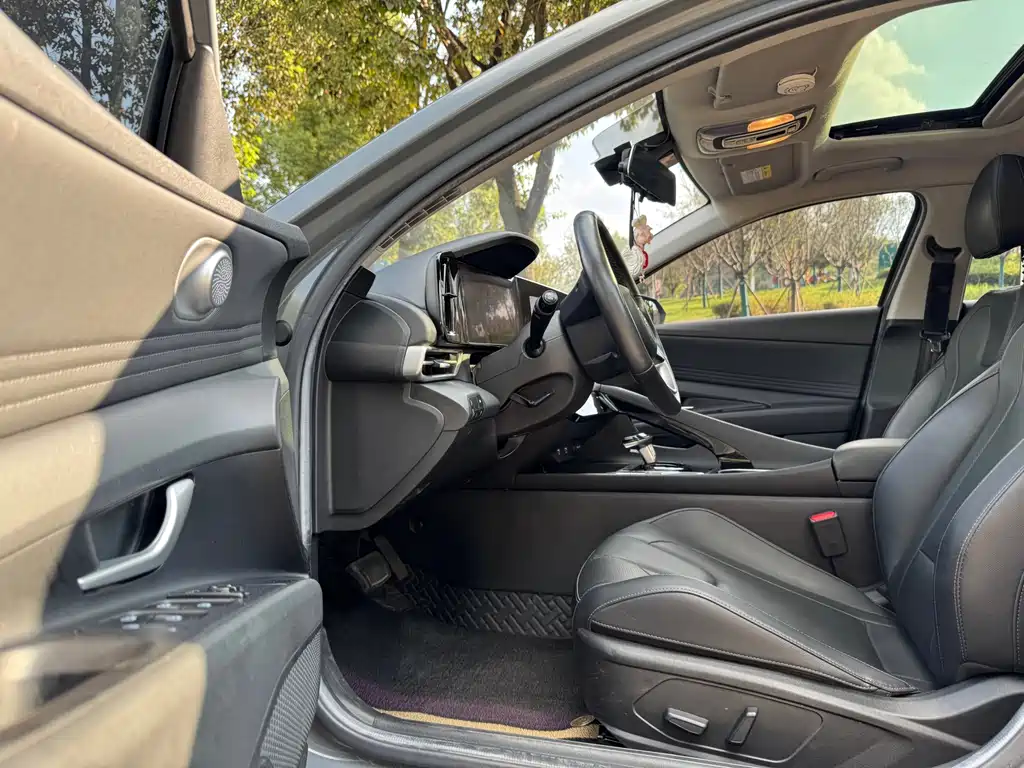 Hyundai Elantra — миниатюра 10