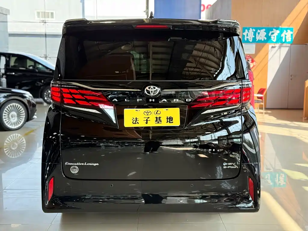 Toyota Alphard — миниатюра 24
