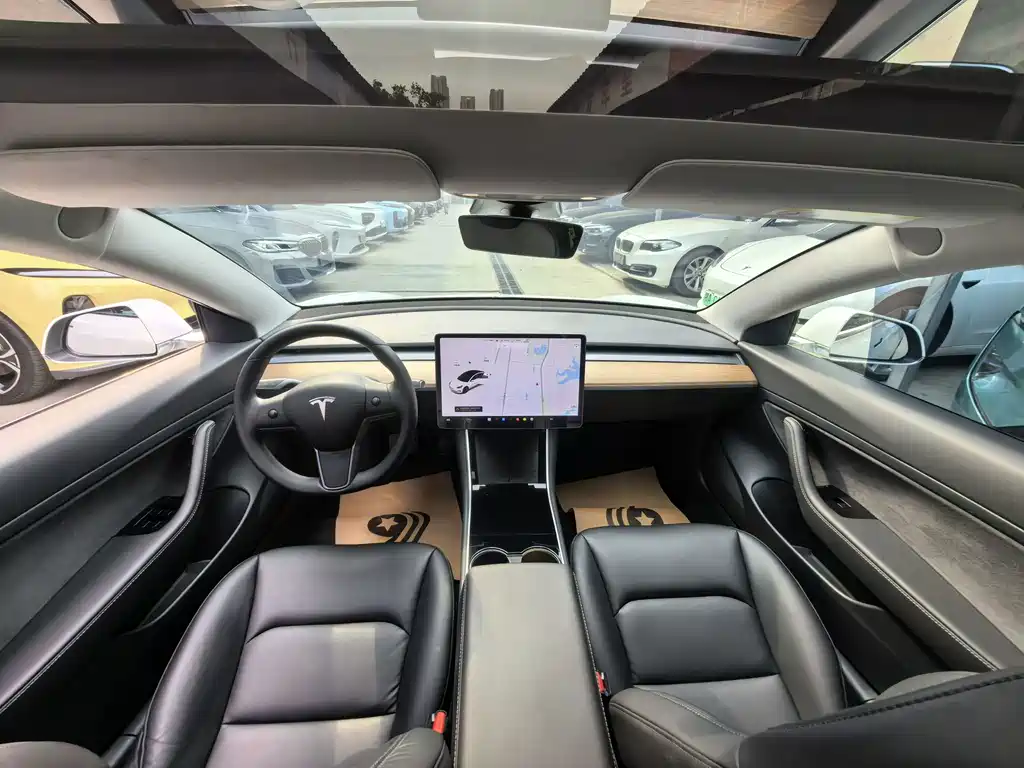 Tesla Model 3 — миниатюра 12