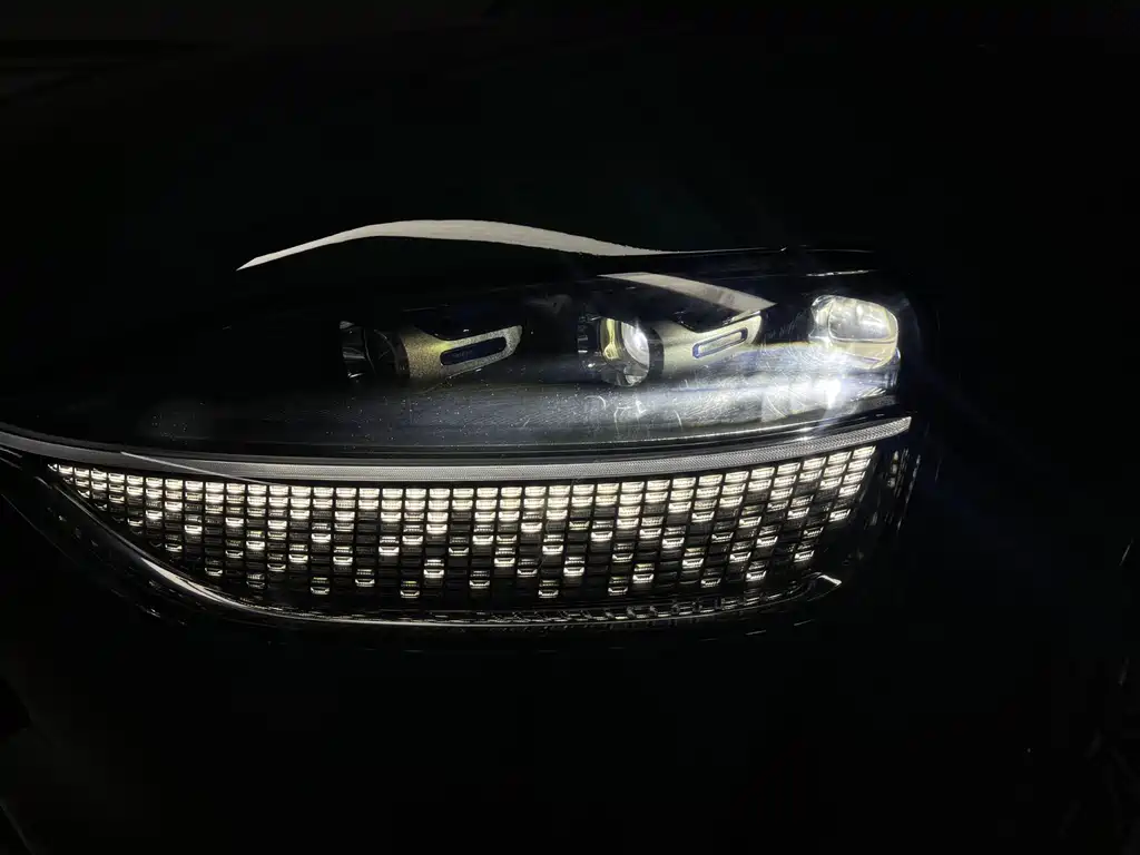 AITO ASK THE WORLD M9